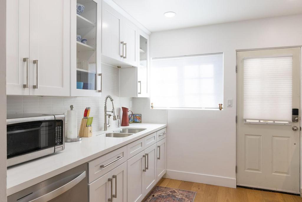 Universal Encino Bed & Breakfast *