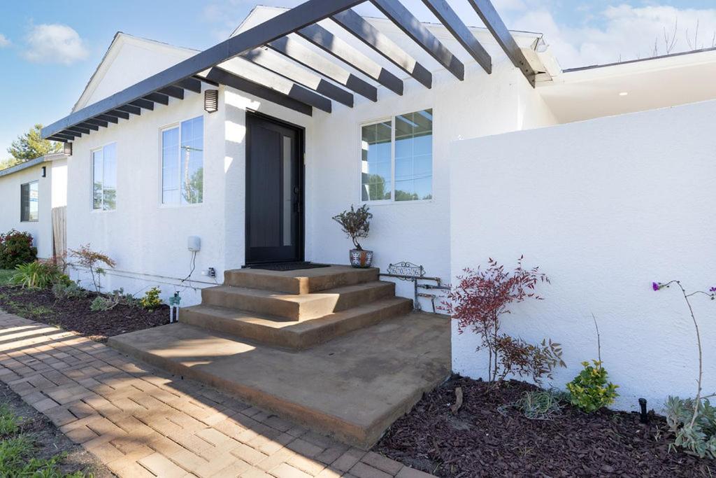 Universal Encino Bed & Breakfast